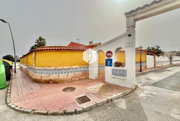 Segunda mano - Villa -
Torrevieja - Los Balcones - Los Altos del Edén