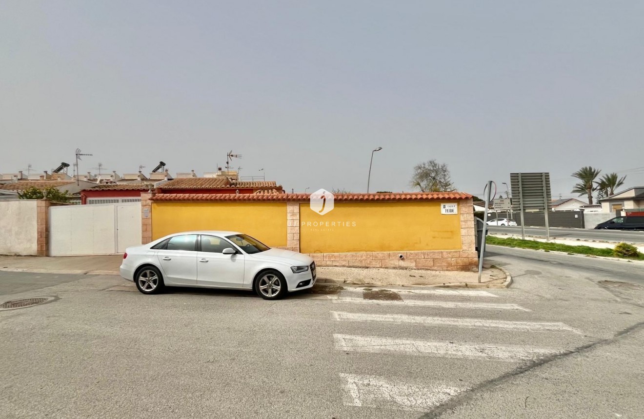 Segunda mano - Villa -
Torrevieja - Los Balcones - Los Altos del Edén