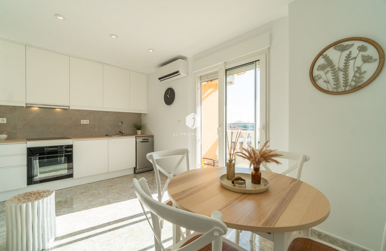 D'occasion - Appartement -
Torrevieja - Costa Blanca
