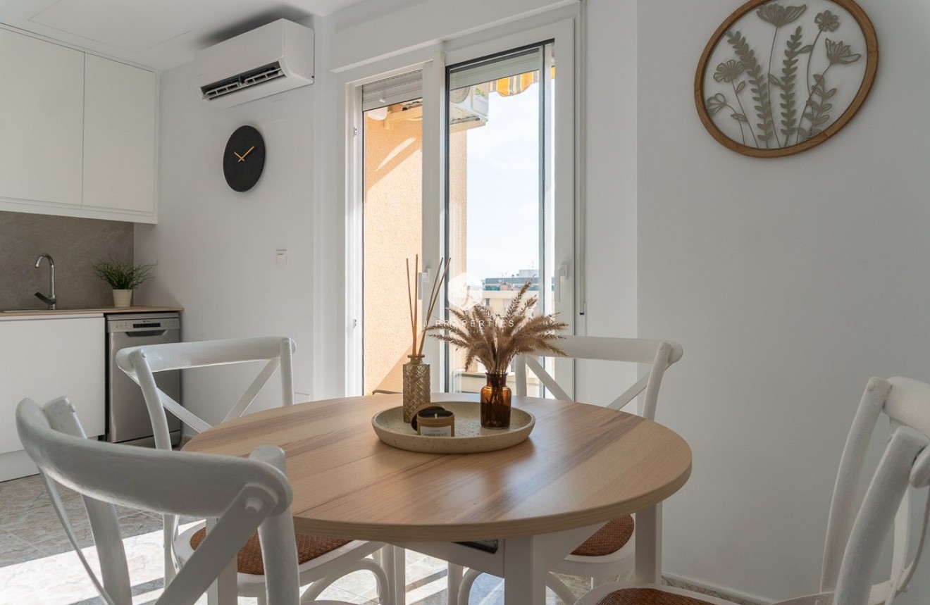 D'occasion - Appartement -
Torrevieja - Costa Blanca