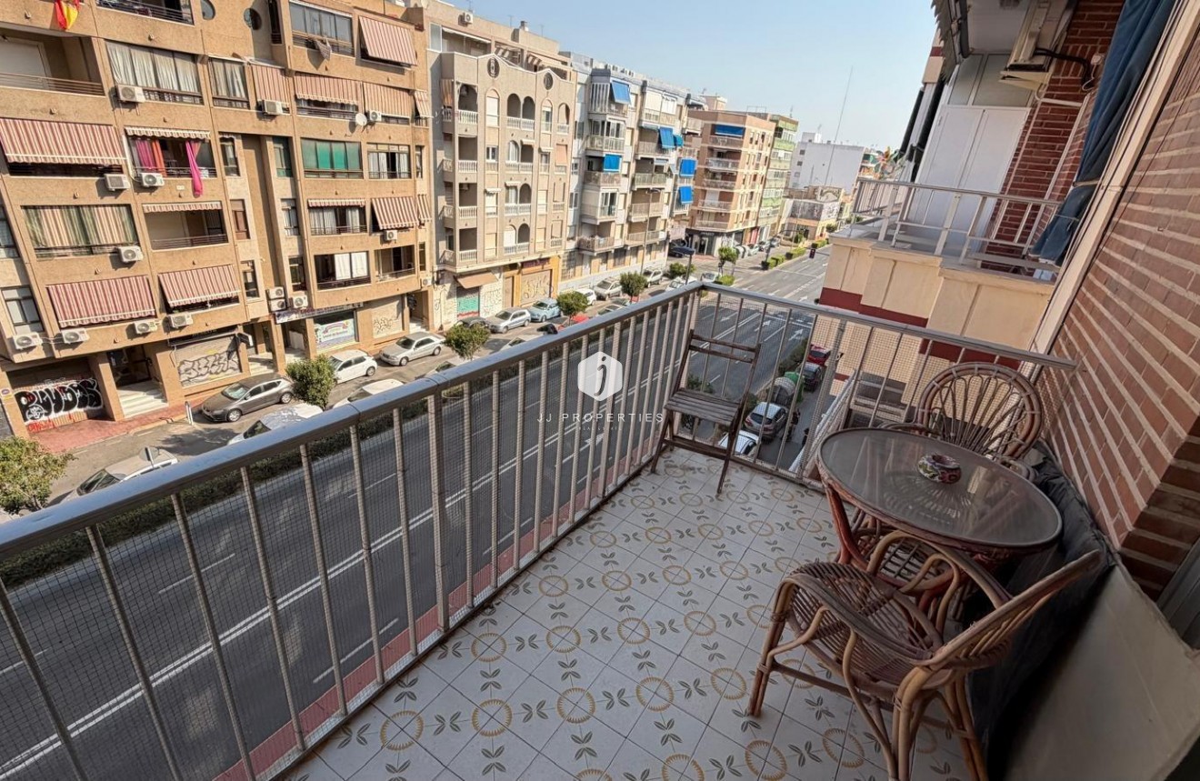 Tweedehands - Appartement / flat -
Torrevieja - Acequion