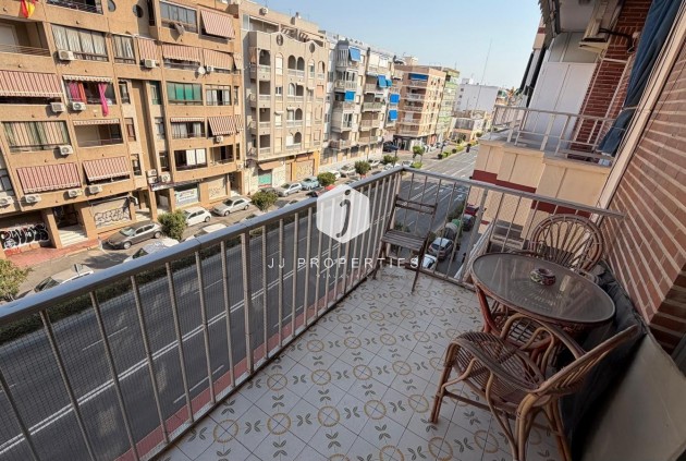 Tweedehands - Appartement / flat -
Torrevieja - Acequion