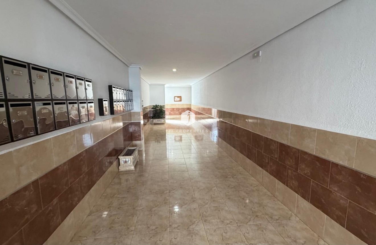 Tweedehands - Appartement / flat -
Torrevieja - Acequion