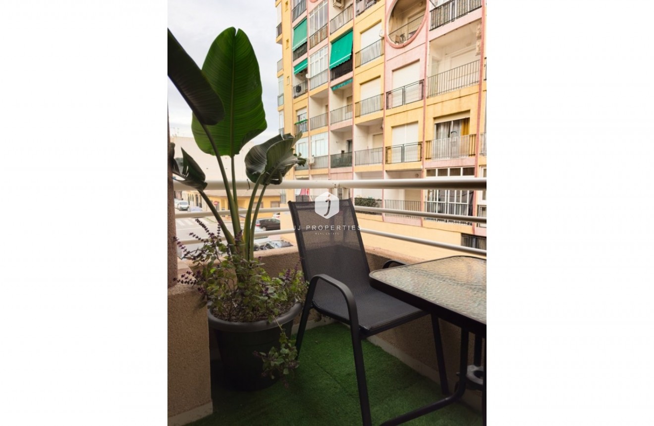 Tweedehands - Appartement / flat -
Torrevieja - Costa Blanca