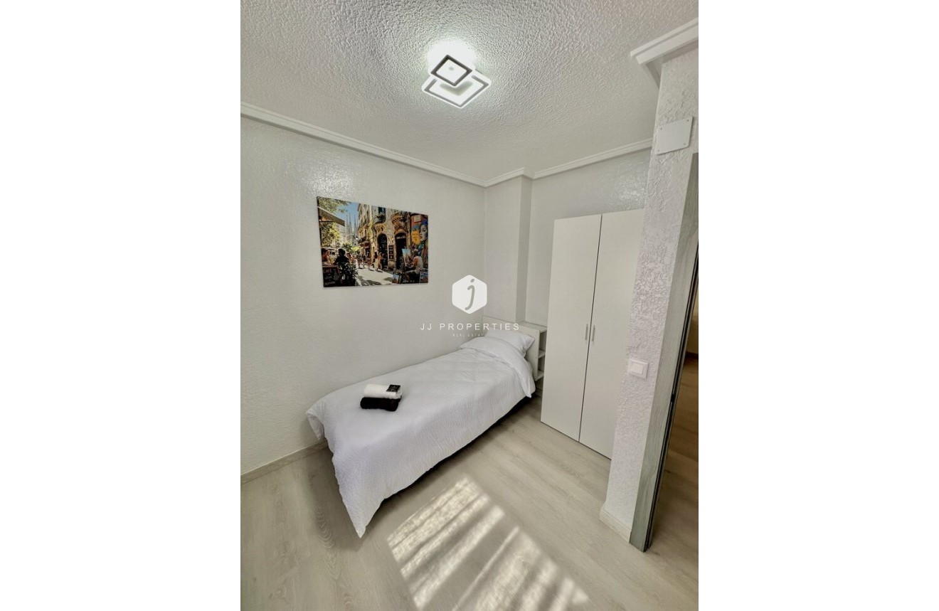 Tweedehands - Appartement / flat -
Torrevieja - Centro