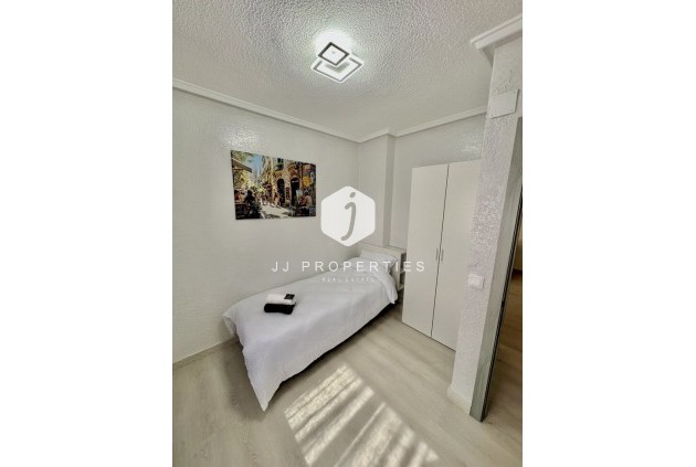 Tweedehands - Appartement / flat -
Torrevieja - Centro