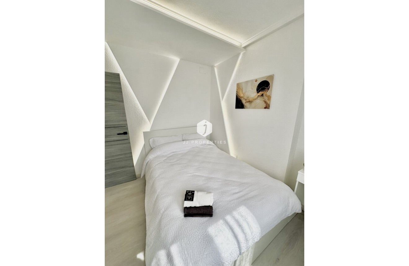 Tweedehands - Appartement / flat -
Torrevieja - Centro