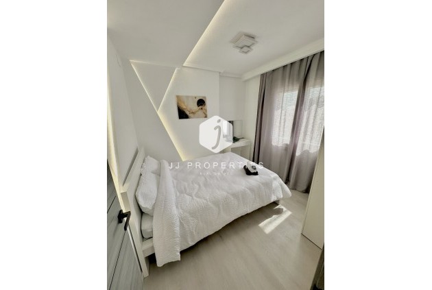 Tweedehands - Appartement / flat -
Torrevieja - Centro