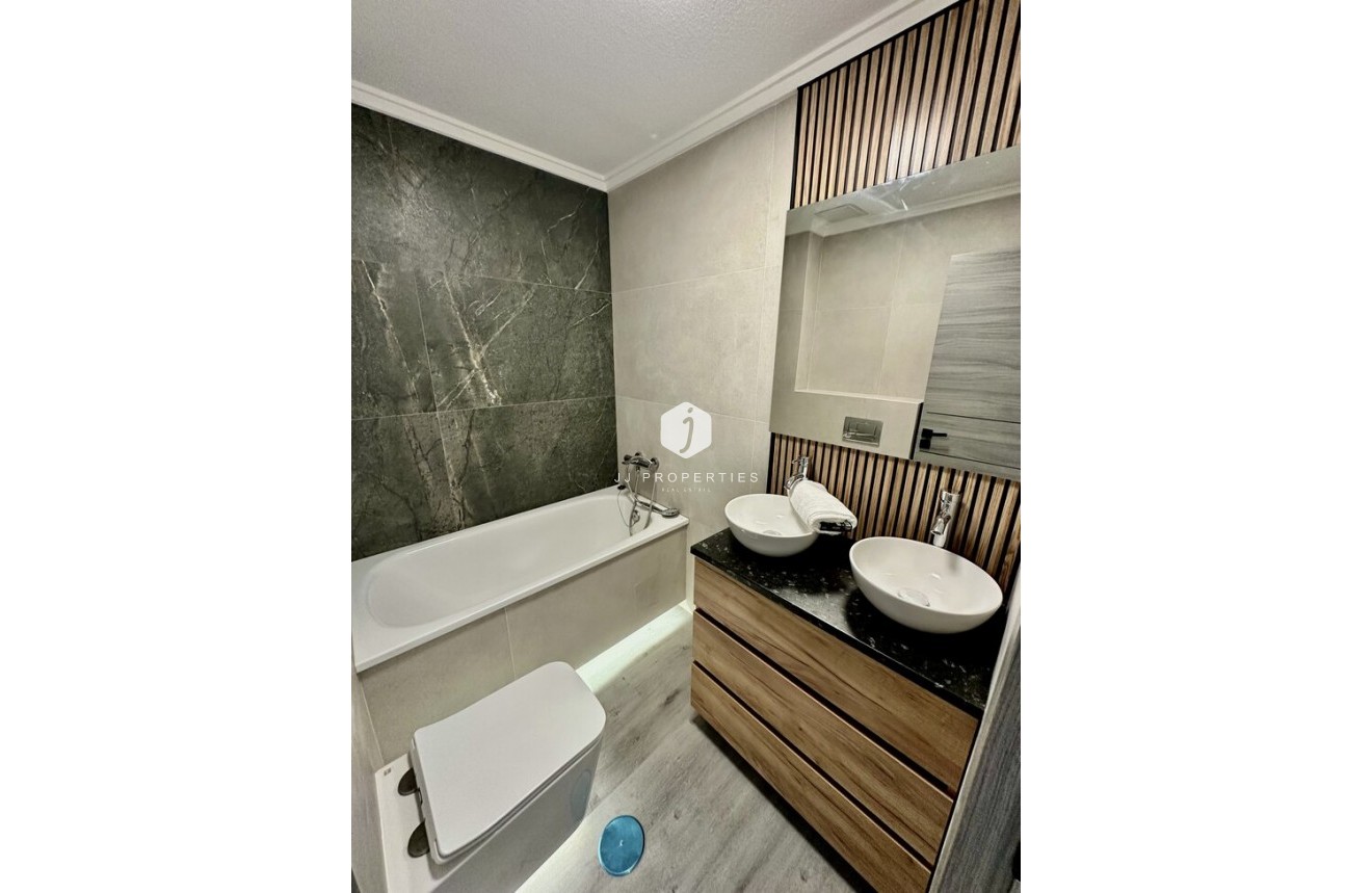 Tweedehands - Appartement / flat -
Torrevieja - Centro