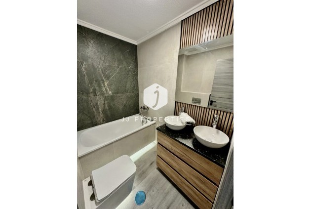 Tweedehands - Appartement / flat -
Torrevieja - Centro