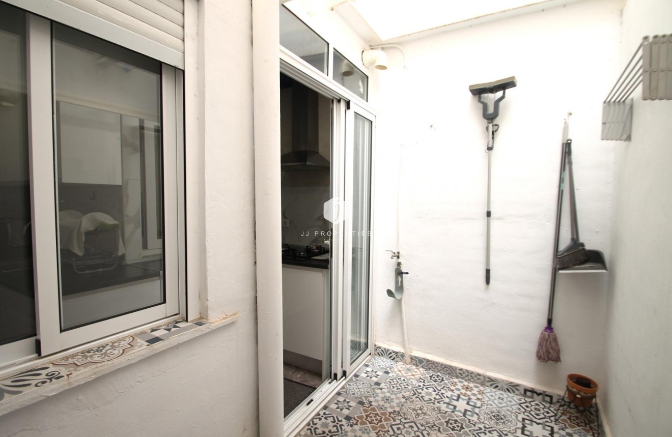Resale - Apartment / flat -
Torrevieja - Playa de los Naufragos