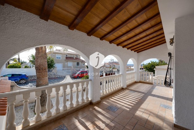 D'occasion - Villa -
Torrevieja - La Siesta - El Salado - Torreta