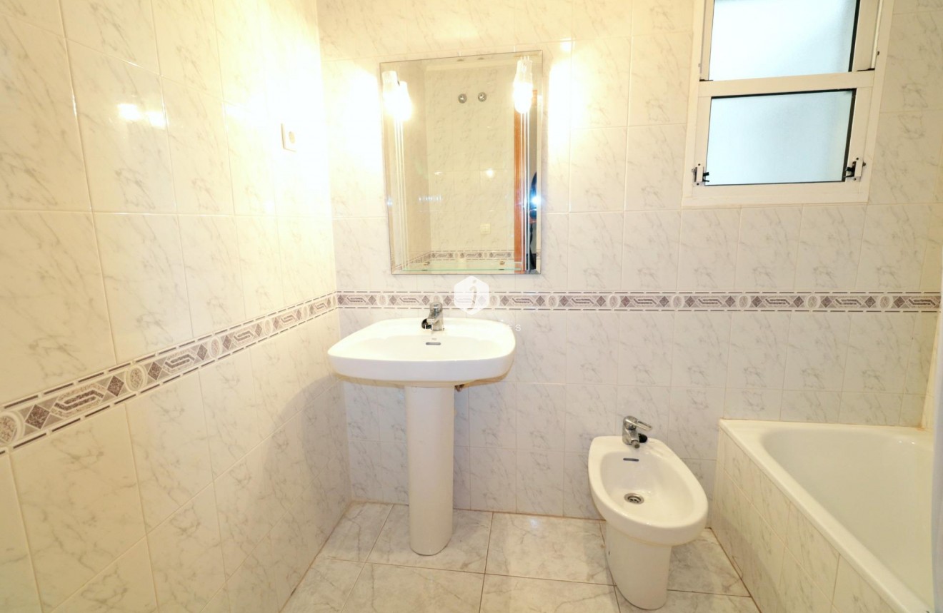 Resale - Apartment / flat -
Torrevieja - Playa del Cura