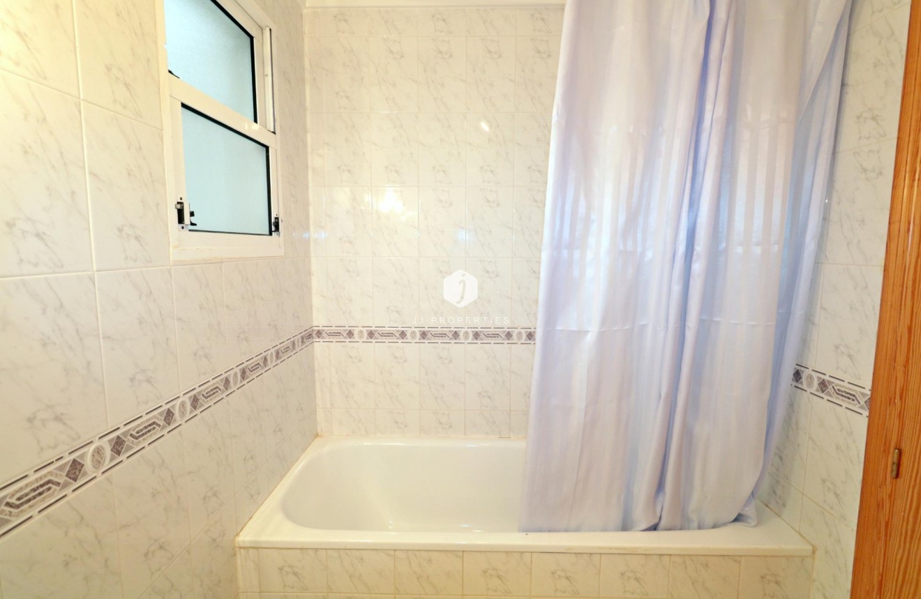 Resale - Apartment / flat -
Torrevieja - Playa del Cura