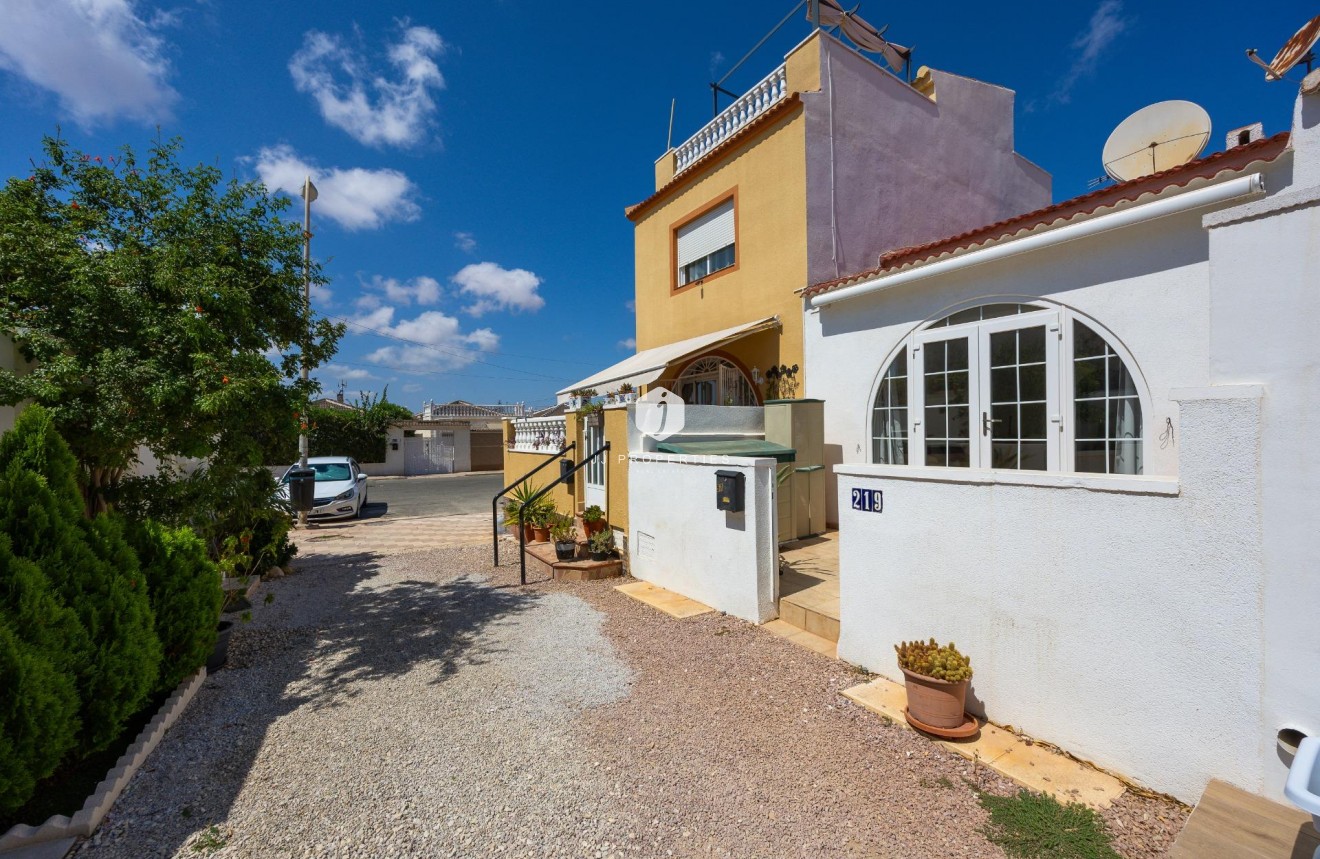Resale - Chalet -
Torrevieja - La Siesta - El Salado - Torreta