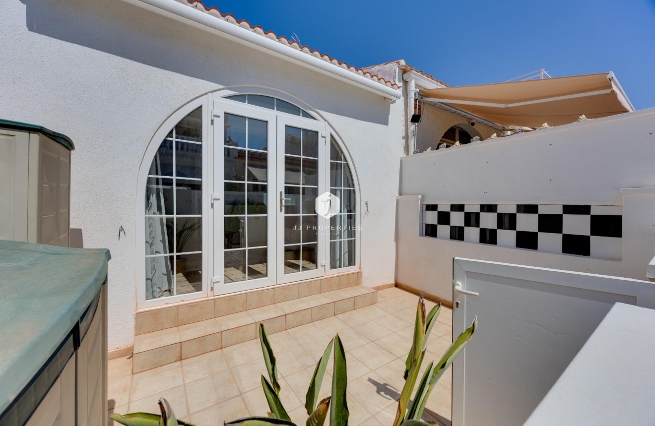 Resale - Chalet -
Torrevieja - La Siesta - El Salado - Torreta
