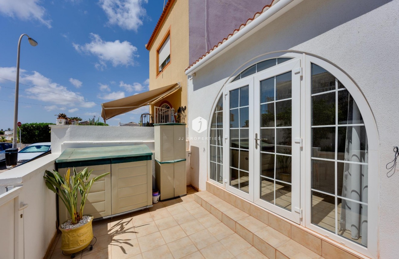 Resale - Chalet -
Torrevieja - La Siesta - El Salado - Torreta