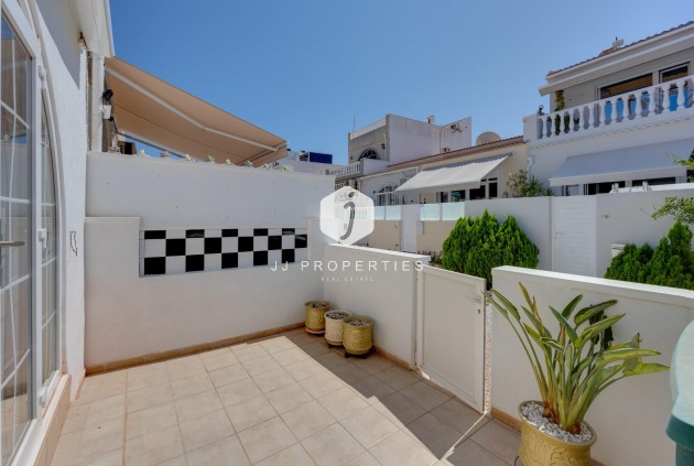 Resale - Chalet -
Torrevieja - La Siesta - El Salado - Torreta