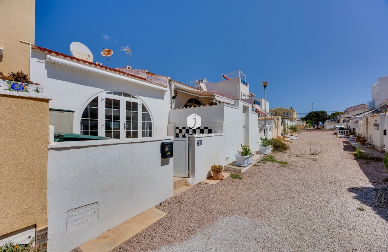Resale - Chalet -
Torrevieja - La Siesta - El Salado - Torreta