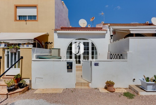 Resale - Chalet -
Torrevieja - La Siesta - El Salado - Torreta