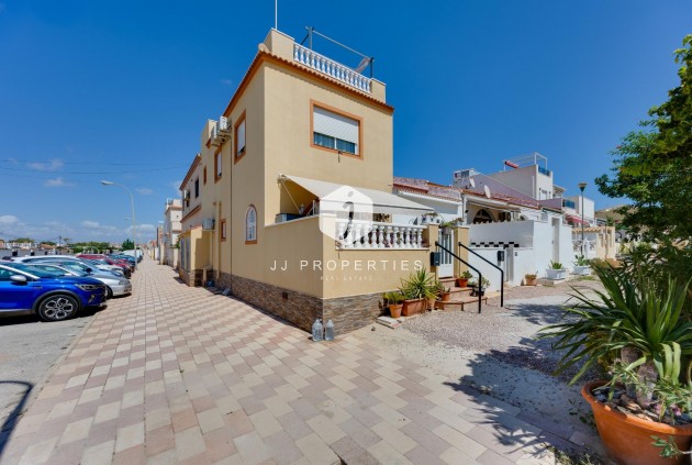 Resale - Chalet -
Torrevieja - La Siesta - El Salado - Torreta