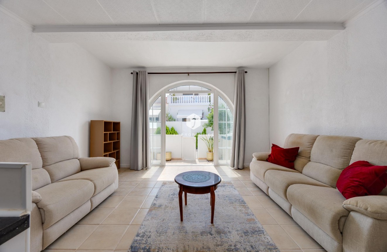 Resale - Chalet -
Torrevieja - La Siesta - El Salado - Torreta