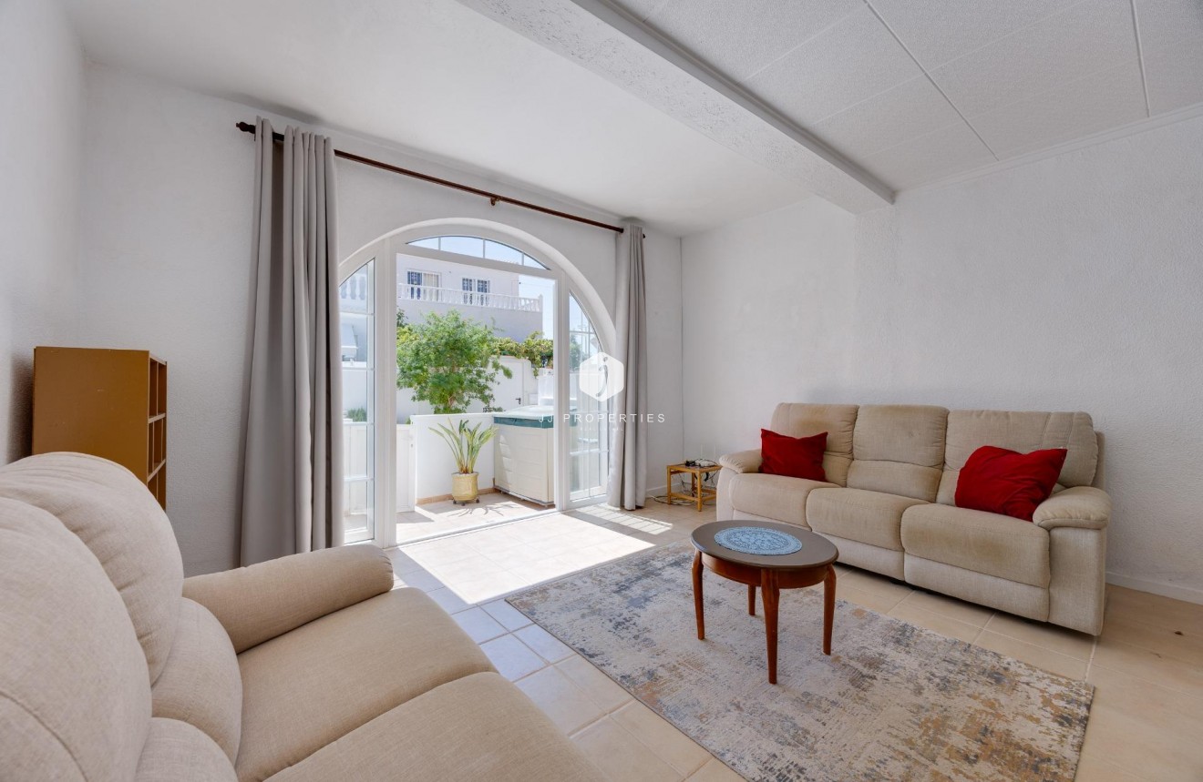 Resale - Chalet -
Torrevieja - La Siesta - El Salado - Torreta