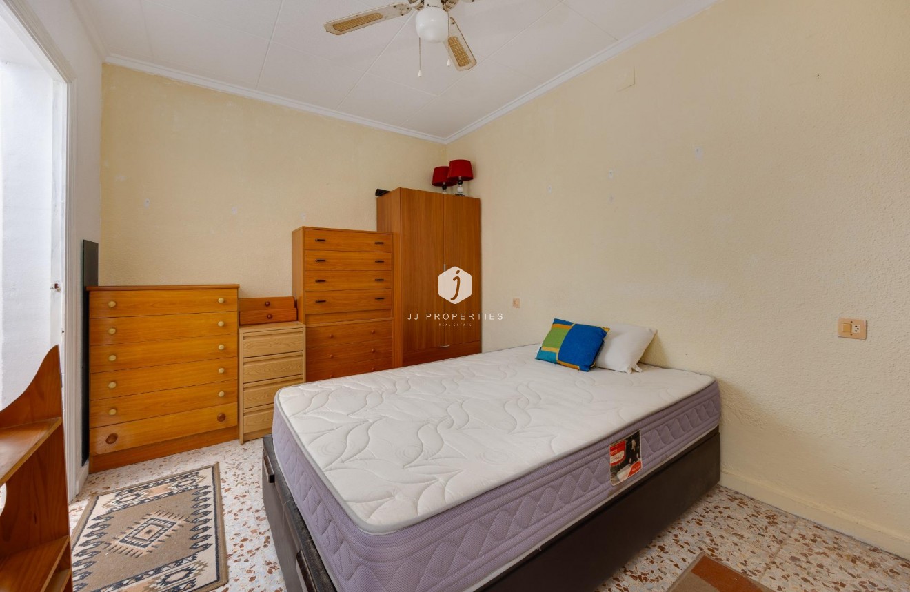 Resale - Chalet -
Torrevieja - La Siesta - El Salado - Torreta