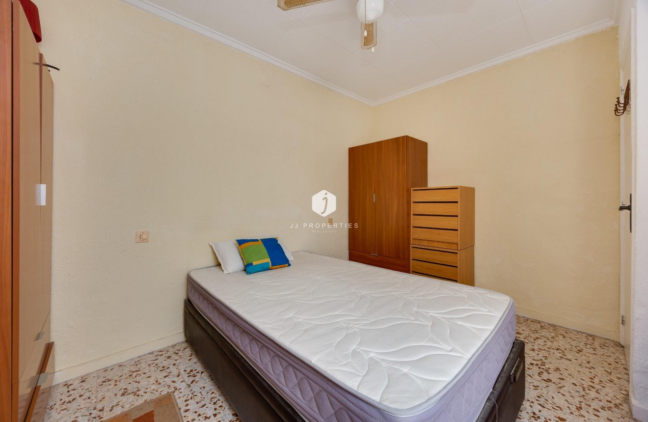 Resale - Chalet -
Torrevieja - La Siesta - El Salado - Torreta