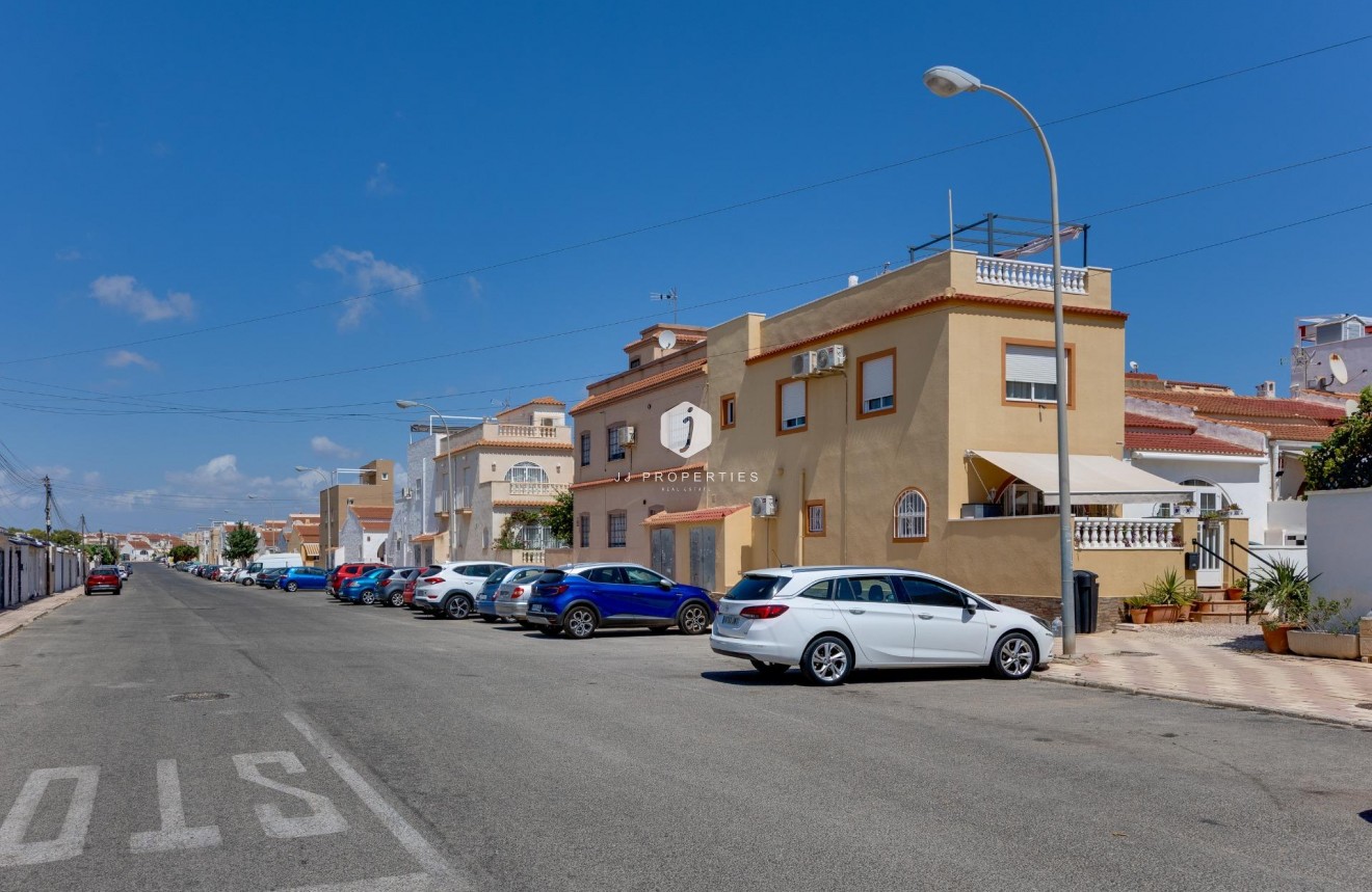 Resale - Chalet -
Torrevieja - La Siesta - El Salado - Torreta