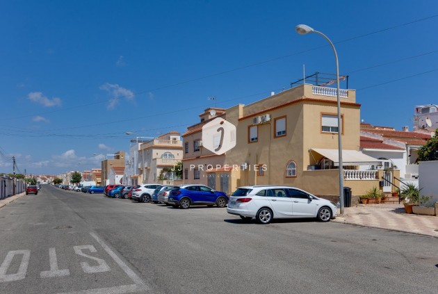 Resale - Chalet -
Torrevieja - La Siesta - El Salado - Torreta