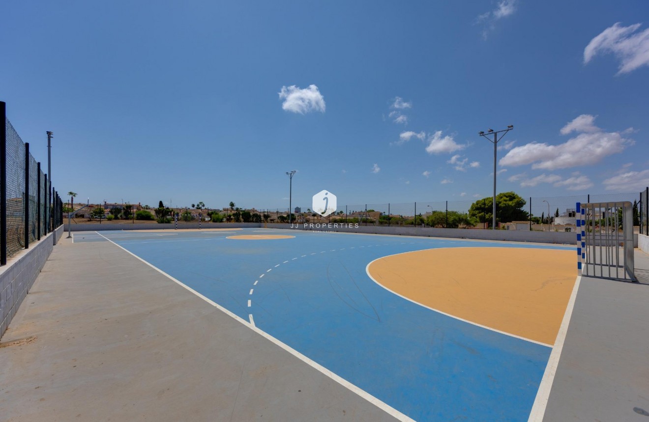 Resale - Chalet -
Torrevieja - La Siesta - El Salado - Torreta