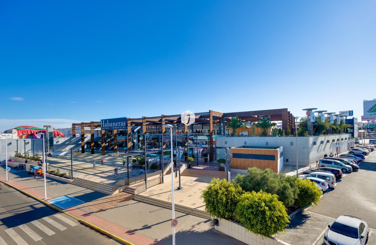 Resale - Chalet -
Torrevieja - La Siesta - El Salado - Torreta