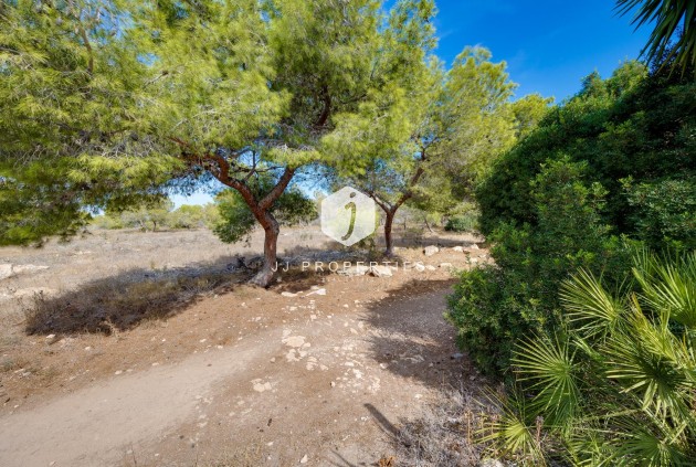 Resale - Chalet -
Torrevieja - La Siesta - El Salado - Torreta