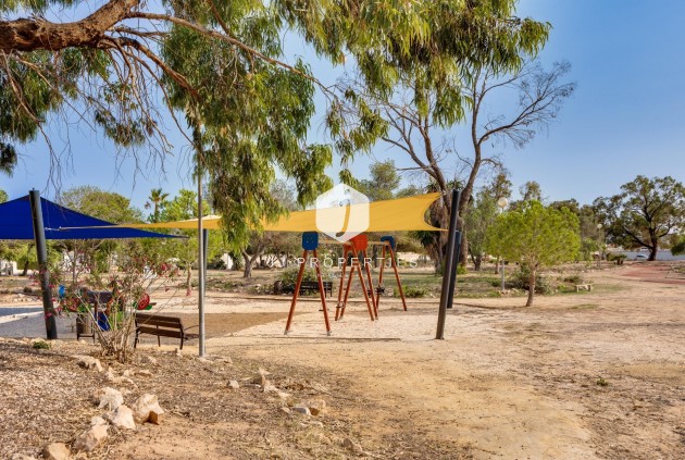 Resale - Chalet -
Torrevieja - La Siesta - El Salado - Torreta