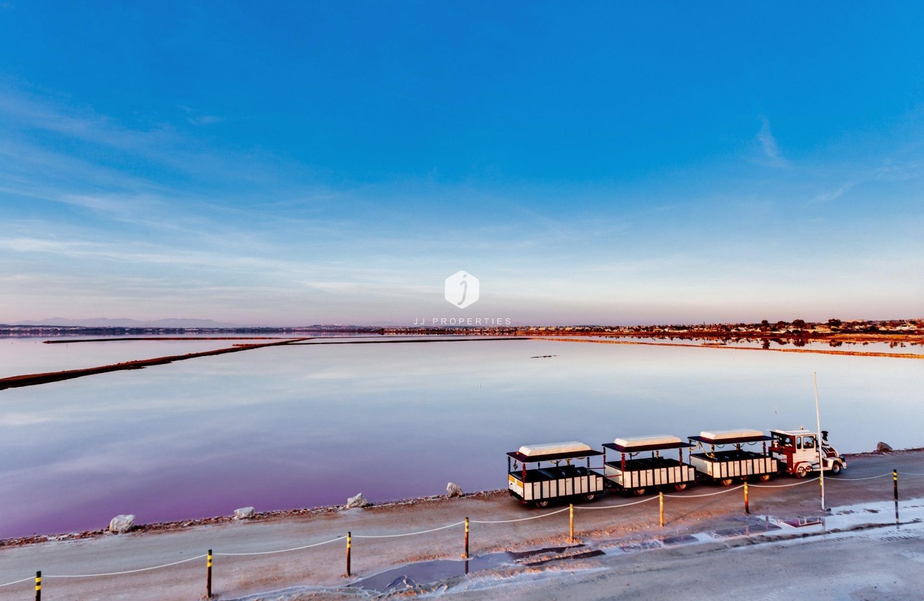 Resale - Chalet -
Torrevieja - La Siesta - El Salado - Torreta