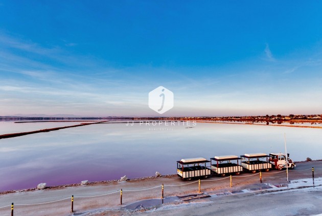 Resale - Chalet -
Torrevieja - La Siesta - El Salado - Torreta