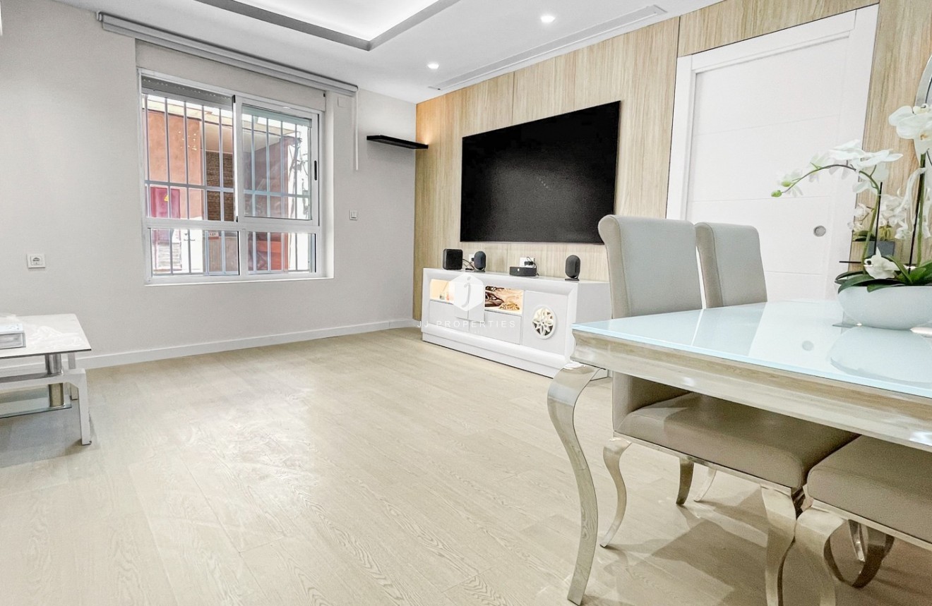 Tweedehands - Appartement / flat -
Torrevieja - Costa Blanca