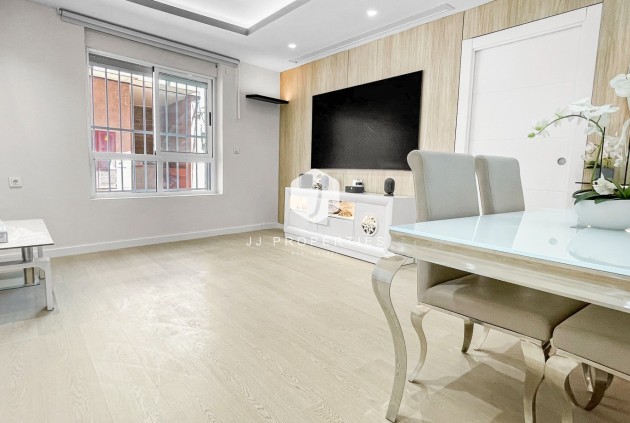 Tweedehands - Appartement / flat -
Torrevieja - Costa Blanca