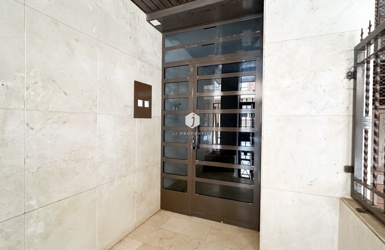 D'occasion - Appartement -
Torrevieja - Costa Blanca