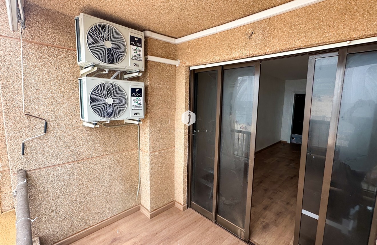 D'occasion - Appartement -
Torrevieja - Costa Blanca