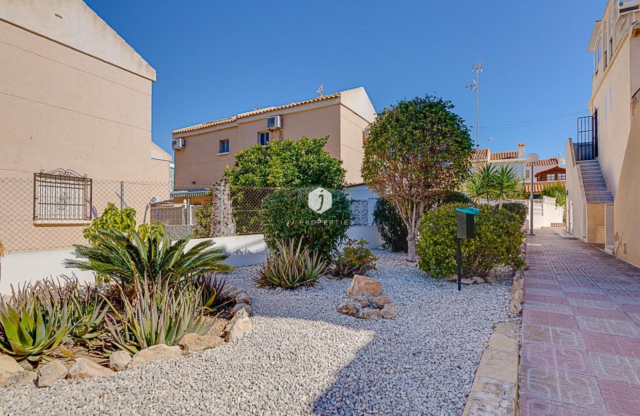 Tweedehands - Bungalow -
Torrevieja - La Siesta - El Salado - Torreta