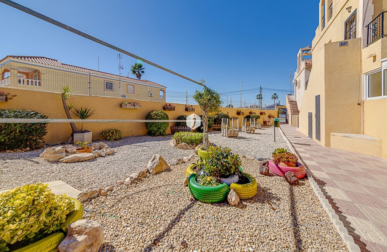 Tweedehands - Bungalow -
Torrevieja - La Siesta - El Salado - Torreta