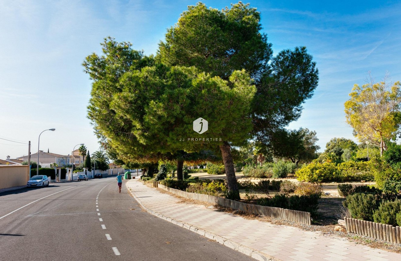 Tweedehands - Bungalow -
Torrevieja - La Siesta - El Salado - Torreta