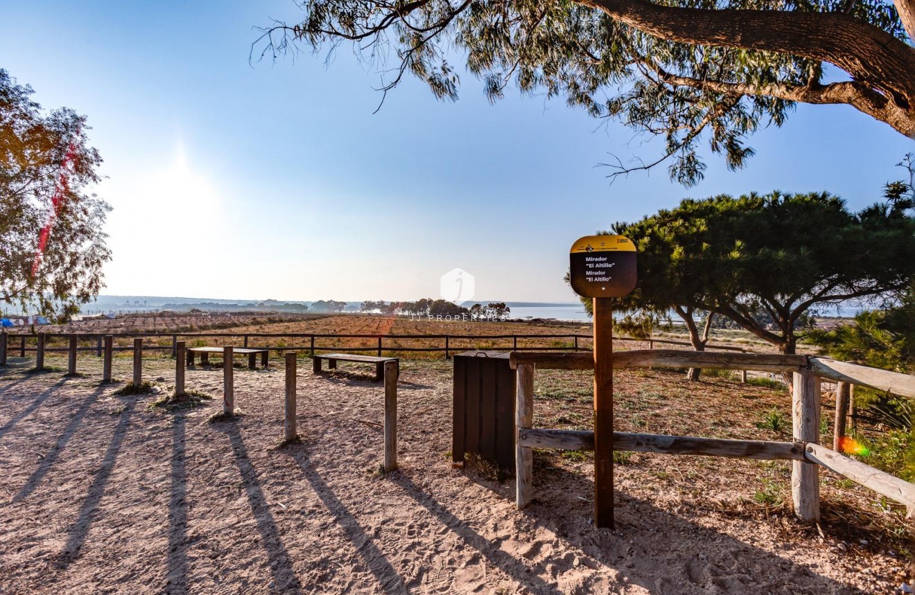 Tweedehands - Bungalow -
Torrevieja - La Siesta - El Salado - Torreta