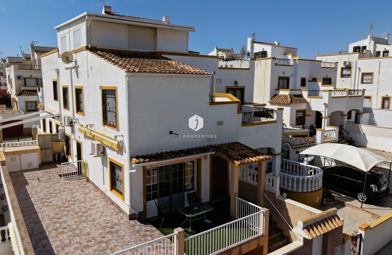 Z drugiej ręki - Szalet -
Torrevieja - Costa Blanca