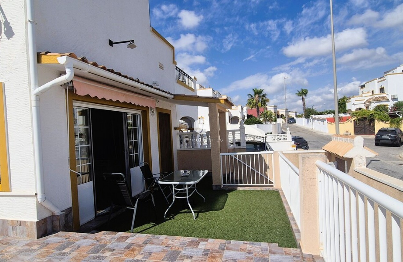 Z drugiej ręki - Szalet -
Torrevieja - Costa Blanca