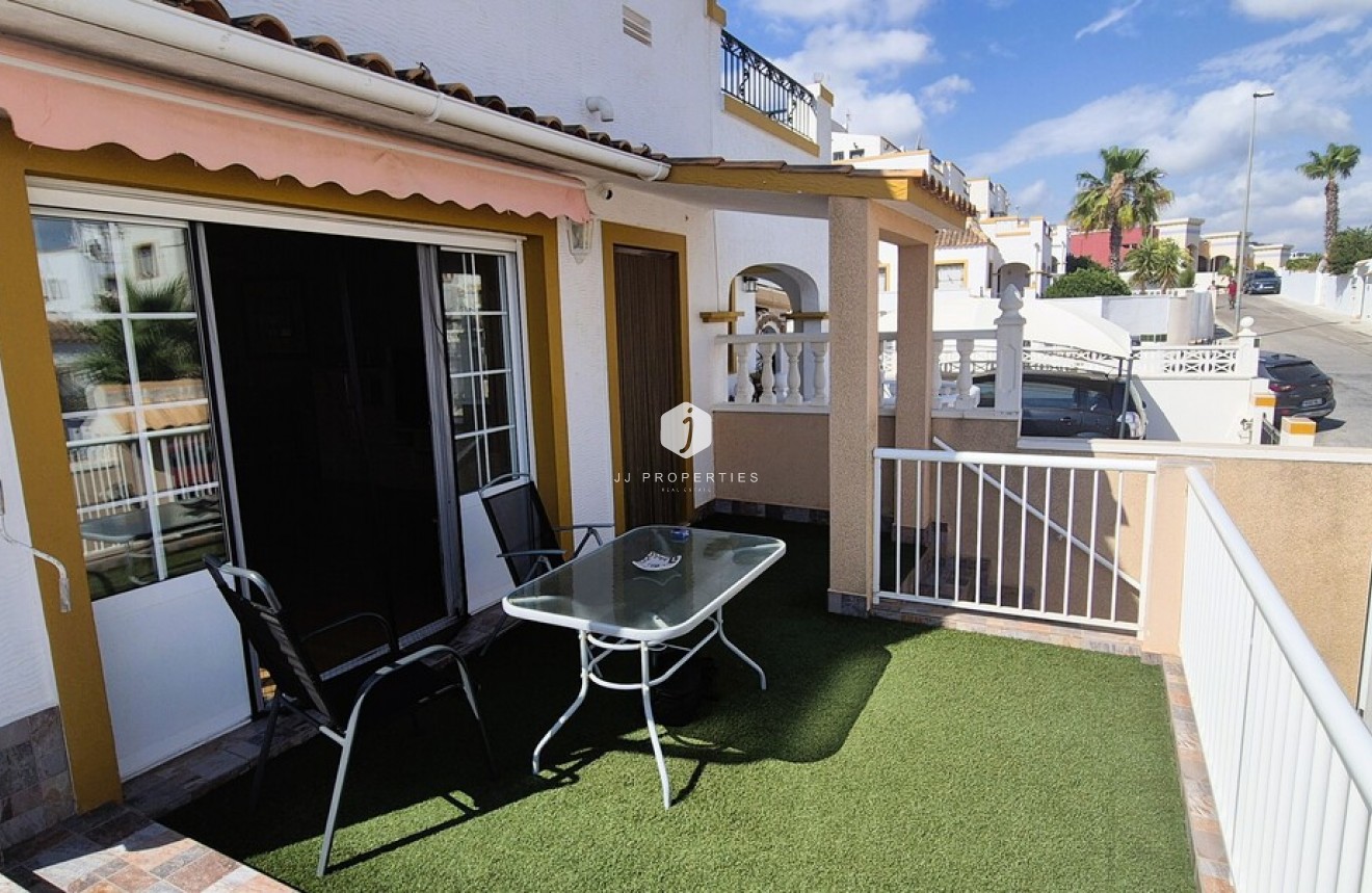 Z drugiej ręki - Szalet -
Torrevieja - Costa Blanca
