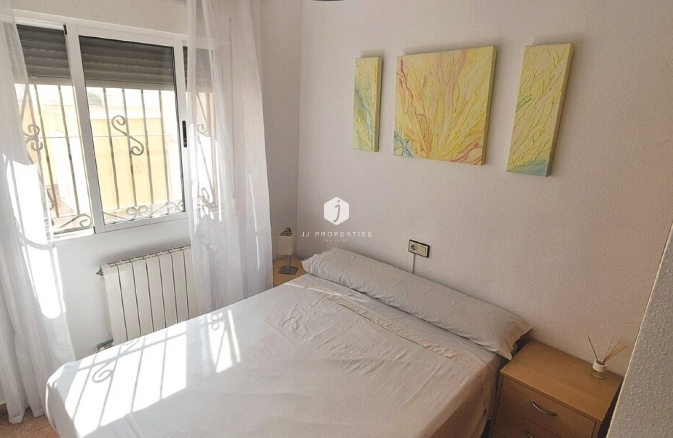 Z drugiej ręki - Szalet -
Torrevieja - Costa Blanca