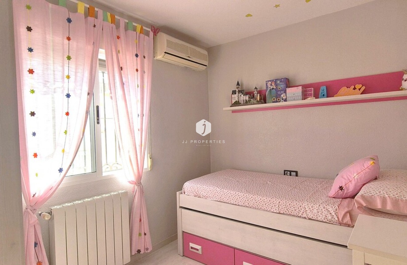 Z drugiej ręki - Szalet -
Torrevieja - Costa Blanca